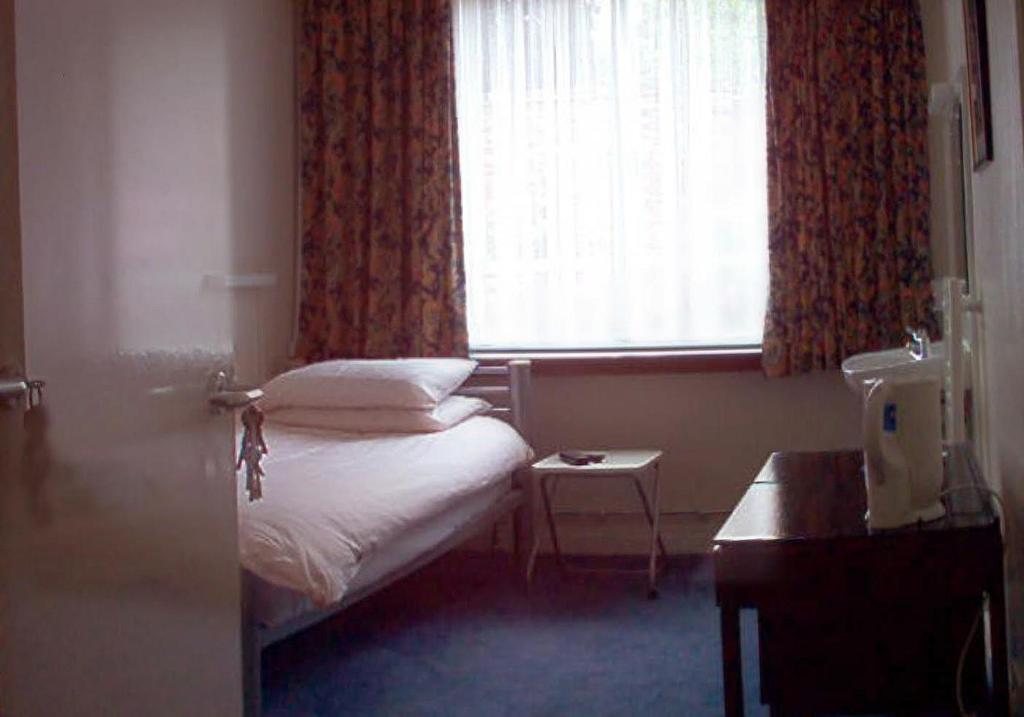 Tekels Park Guest House Camberley Zimmer foto